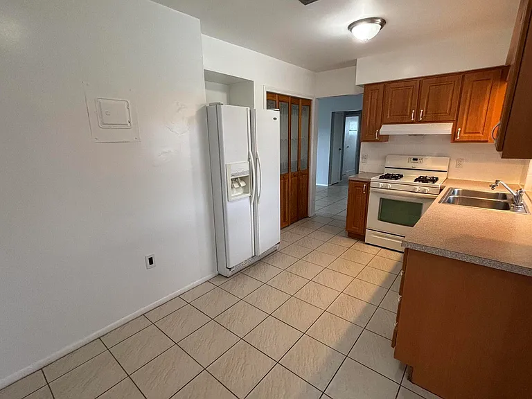 11421 NW 39th Pl — Photo 7