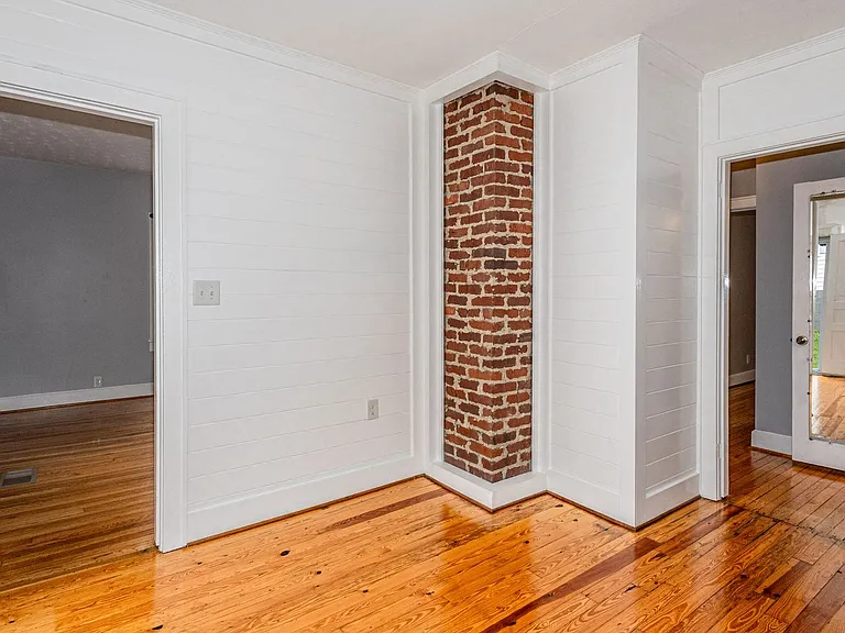 924 Hall St — Photo 23