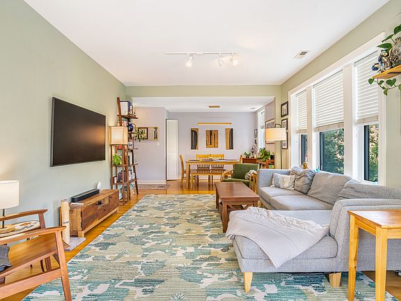 3rd image of 4634 N Albany Ave APT 2