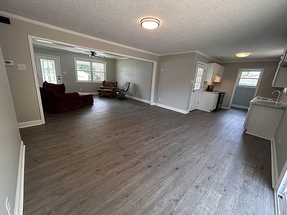 3rd image of 811 McManis Ave