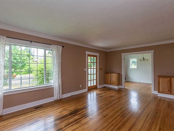 3rd image of 2411 W Dalton Ave