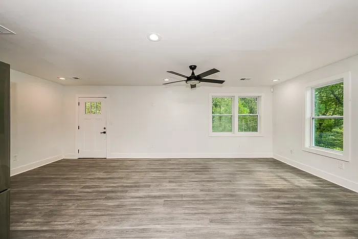 3 bed, 2.0 bath, 1542 sqft, $2,395 — Photo 2