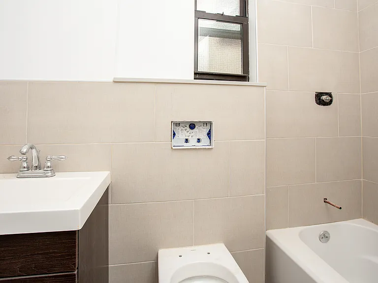 67 Diamond St #2R — Photo 19