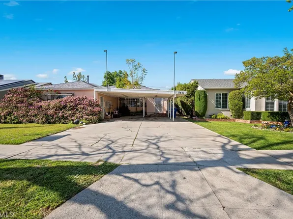 17617 Gilmore St, Van Nuys, CA 91406