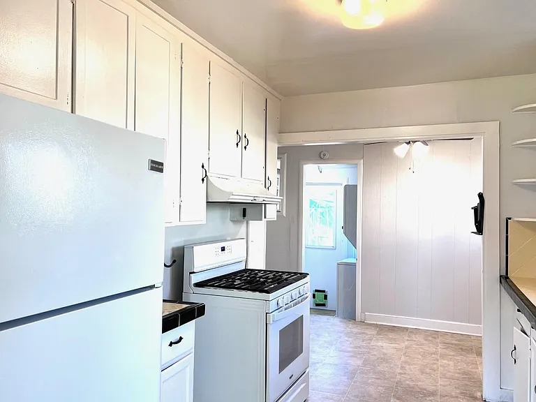 3206 Nile St — Photo 4