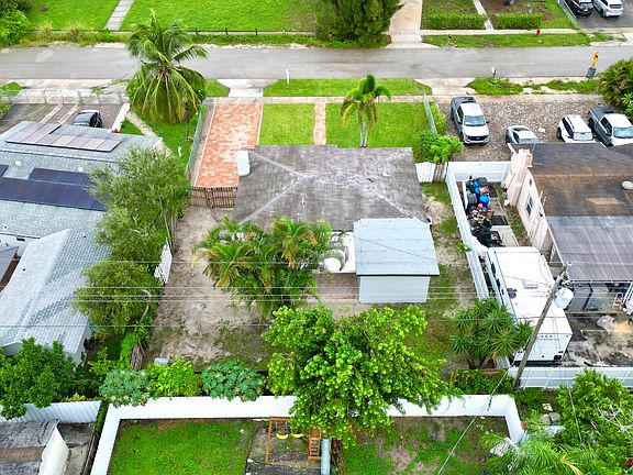 4th image of 512 Aspen Road