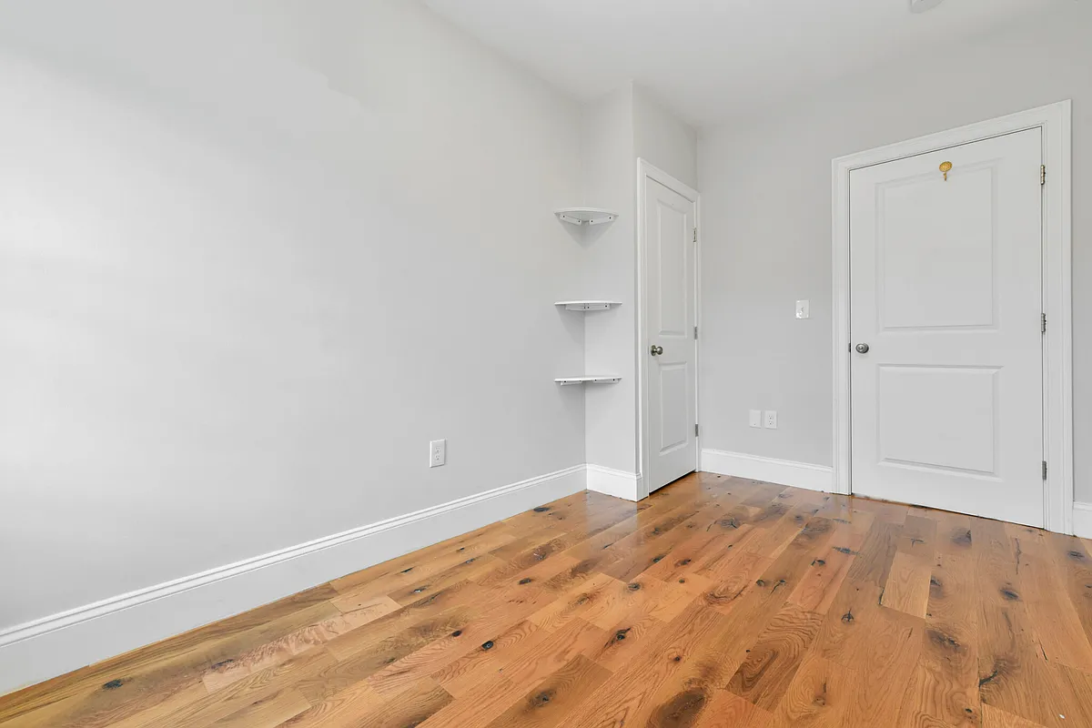 Building Photo - 155 Chelsea St #1