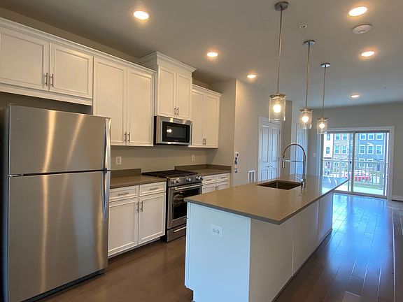 4th image of 117 Stowe Dr