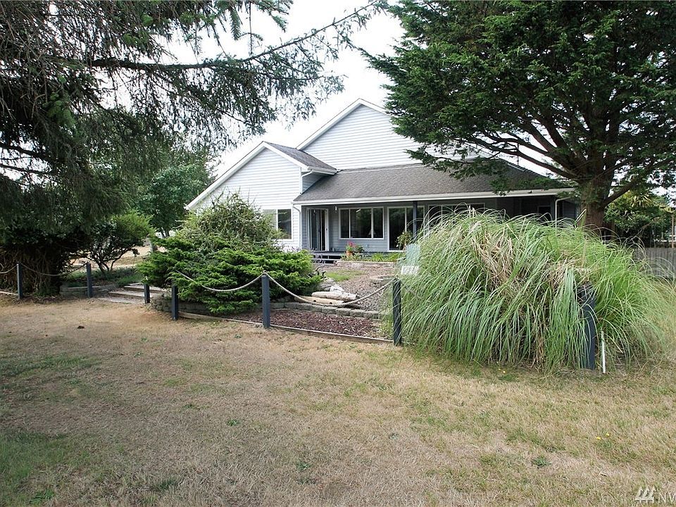 1st image of 414 Canal Dr NE
