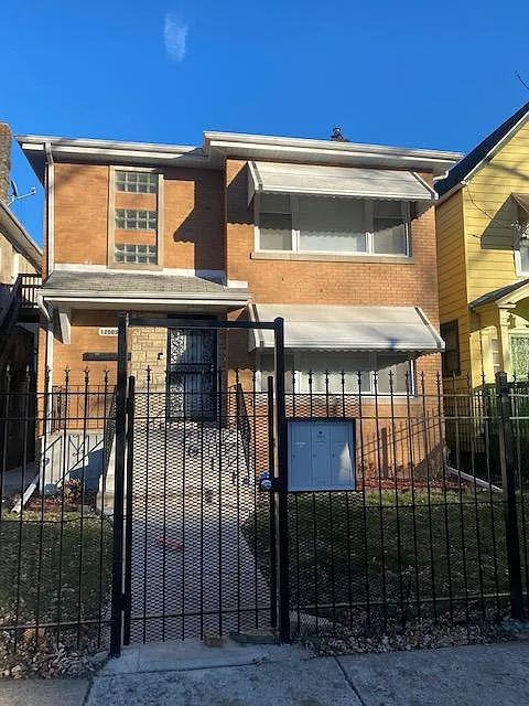3 bed, $1,950 — Photo 1