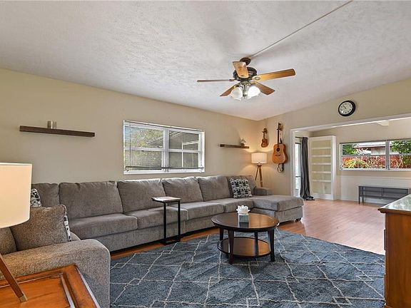 5th image of 3634 Periwinkle Dr