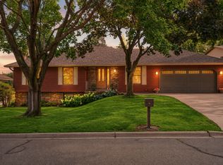 108 Knoll Cir E, Burnsville, MN 55337