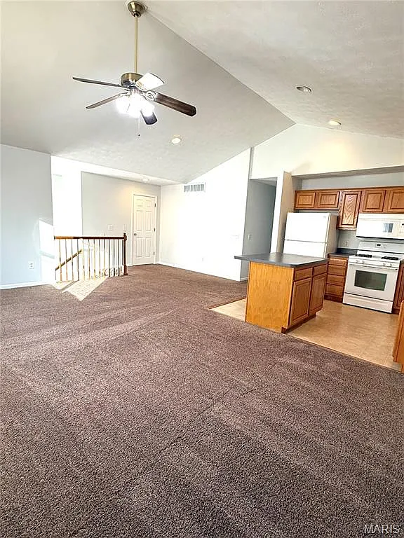 3 bed, 3.0 bath, 1500 sqft, $1,600 — Photo 3