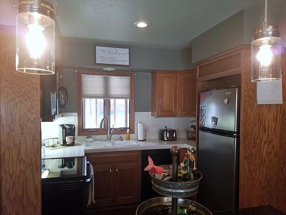 5th image of 27 Shadybrook Dr