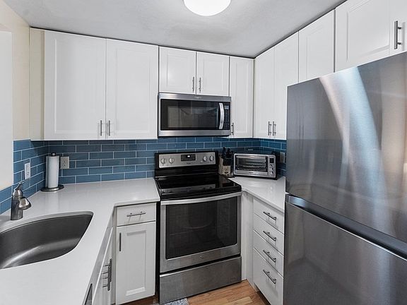 5th image of 541 White Cliff Dr