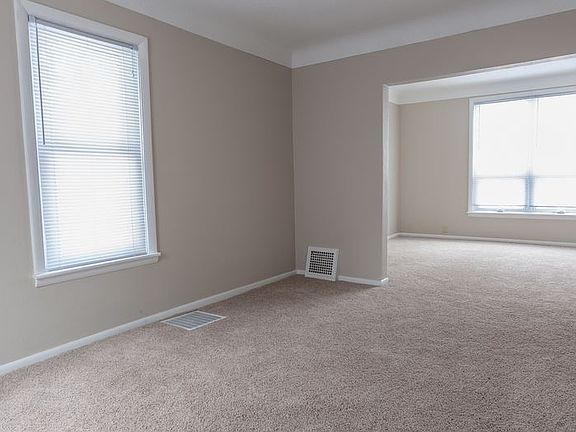 4th image of 278 Baker St E