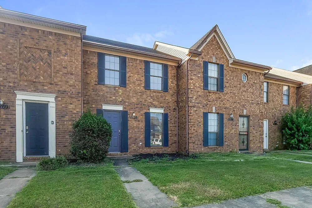 2 bed, 1.5 bath, 1280 sqft, $1,235 — Photo 1