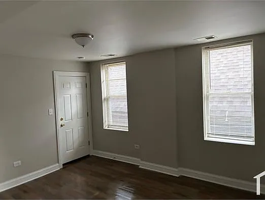 8356 S Mackinaw Ave — Photo 10