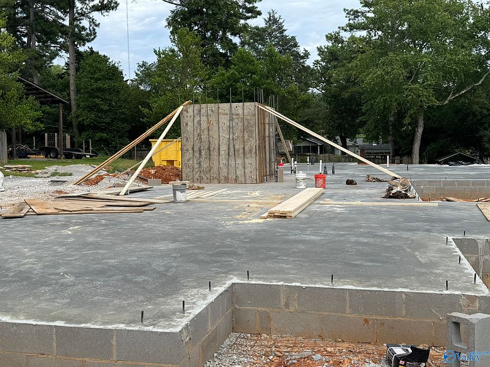 1st image of 2905 Garth Rd SE