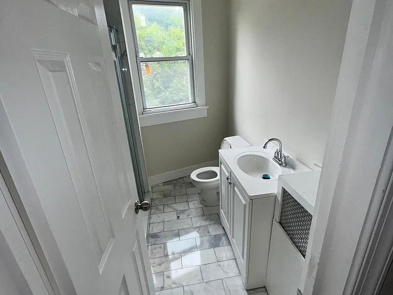911 6th St NE #2 — Photo 3