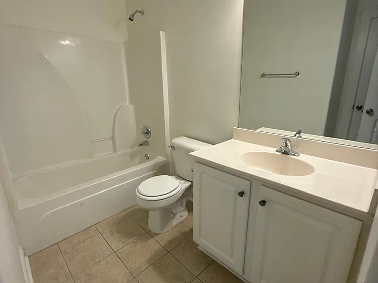 100 Davis St #11 — Photo 5