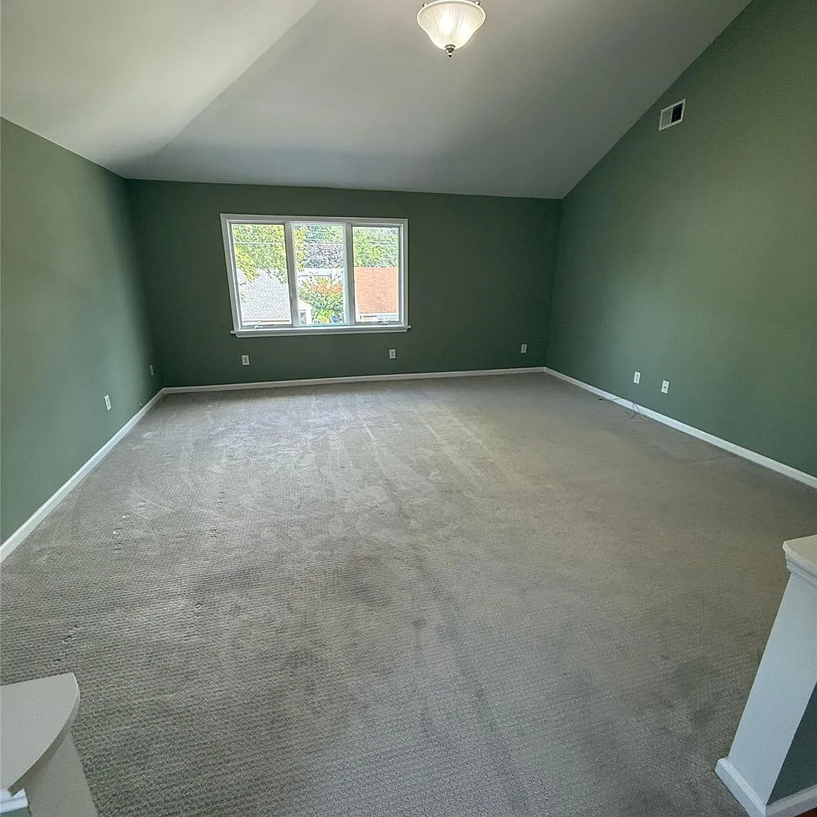 3 bed, 2.0 bath, 2200 sqft, $3,800 — Photo 4
