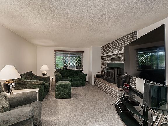 3rd image of 726 Brookwood Dr
