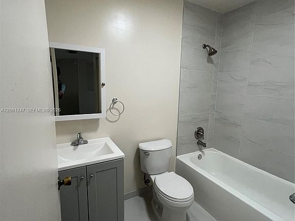 3rd image of 126 SW 21st Ave #3