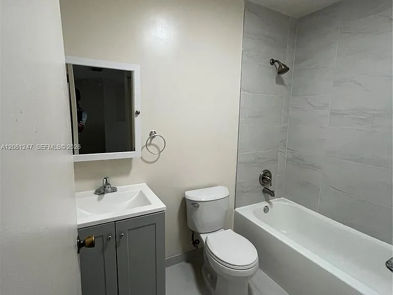 126 SW 21st Ave #3 — Photo 3