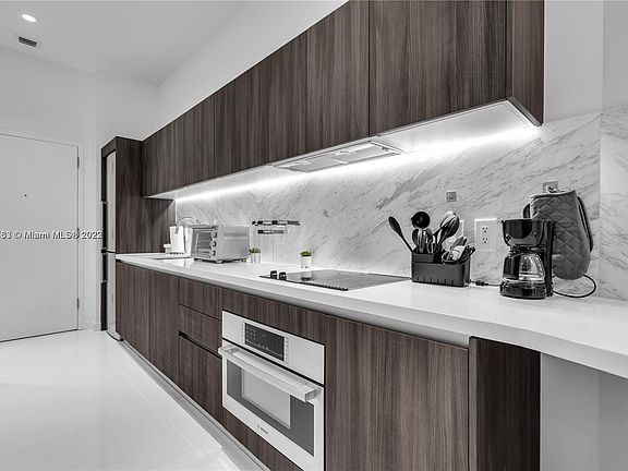 5th image of 851 NE 1st Ave #408