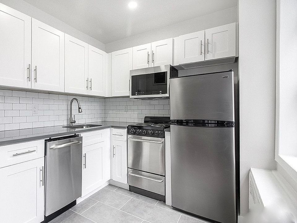 2nd image of 305 E 44th St #3A