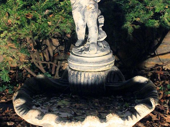STATUE FRONT ENTRANCE