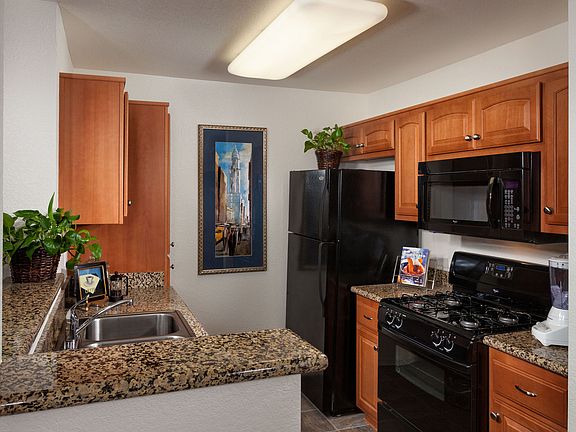3rd image of 9130 Kiefer Blvd APT 25