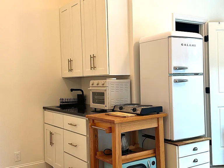 2368 Suffolk St #B — Photo 10