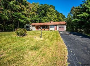 18 Middle Ct, West Sand Lake, NY 12196