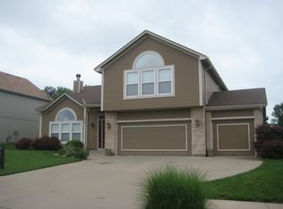 517 NE Leann Dr, Blue Springs, MO 64014
