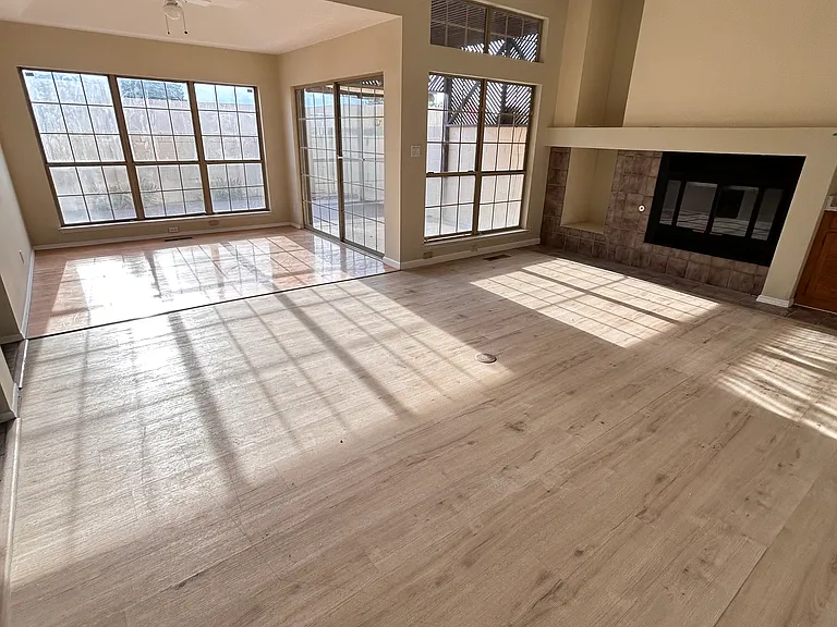 7921 Woodleaf Dr NE — Photo 2