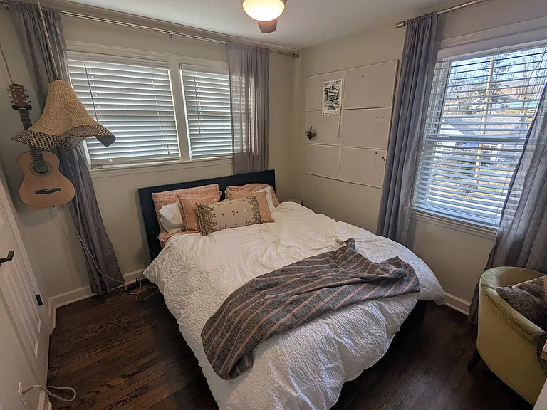 Queen size bed and a desk in bedroom 2