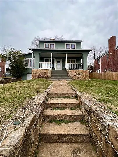 30 Fairview Ave — Photo 1
