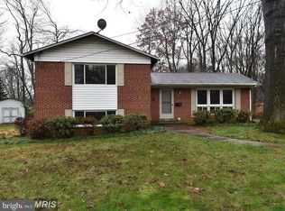7021 Roundtree Rd, Falls Church, VA 22042