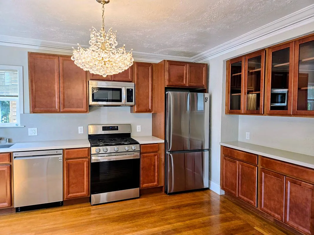 3 bed, 2.0 bath, 1545 sqft, $4,500 — Photo 3