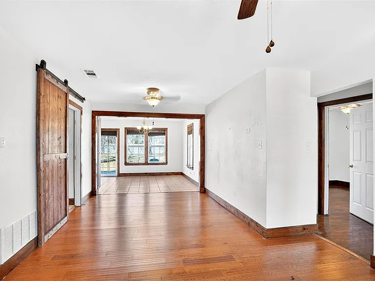 316 W Rucker St — Photo 9