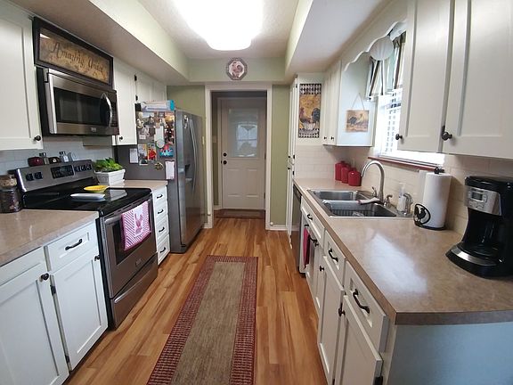4th image of 1001 Craddock St