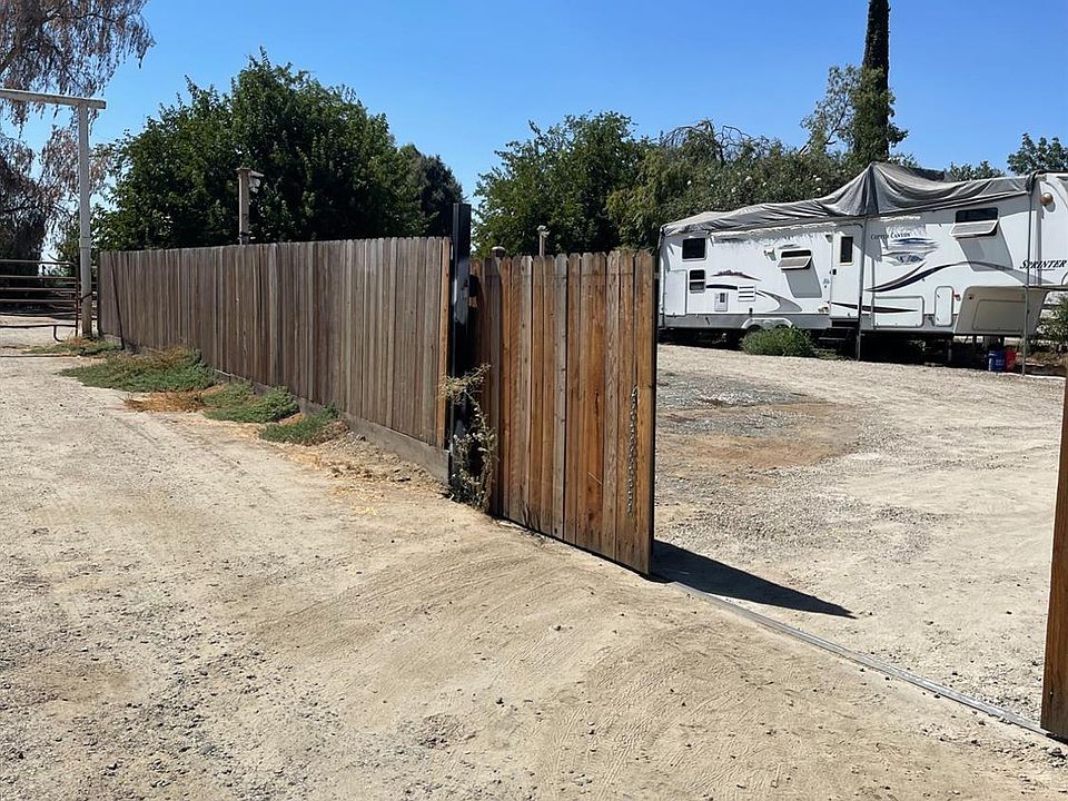 2nd image of 355 E Worth Ave