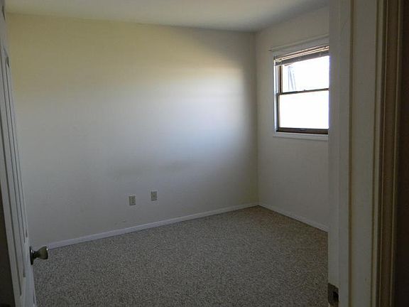 5th image of 1605 S Division St