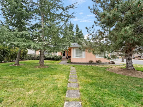 3402 Lone Pine Rd, Medford, OR 97504