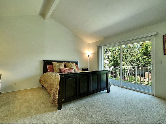 4th image of 32109 Beachlake Ln