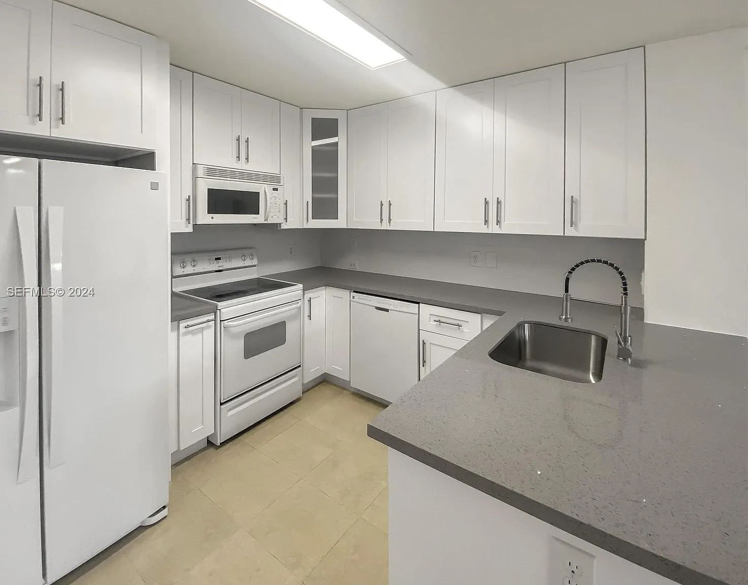 1 bed, 700 sqft, $2,100 — Photo 3