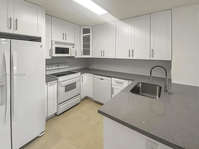2113 Renaissance Blvd — Photo 3