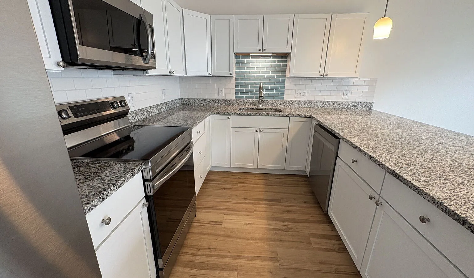 3 bed, 2.5 bath, 1750 sqft, $3,200 — Photo 3